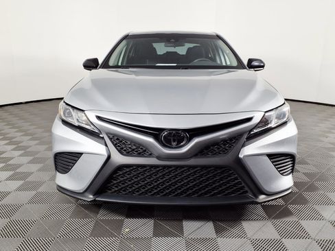 Used 2020 Toyota Camry SE w/ Carpet Mat Package FWD image 2