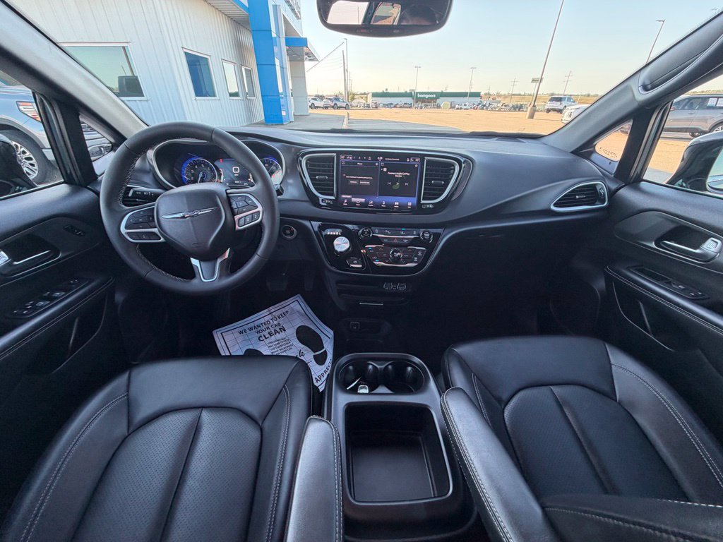 Used 2025 Chrysler Pacifica Select FWD image 22
