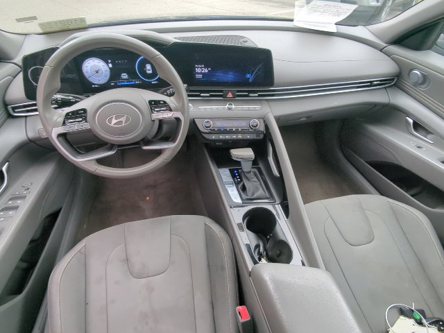 Used 2025 Hyundai Elantra SEL FWD image 14