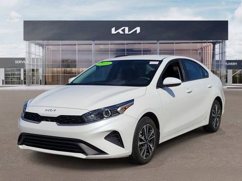 Certified 2023 Kia Forte LXS FWD image 3