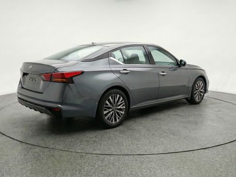 Used 2025 Nissan Altima 2.5 SV FWD image 9