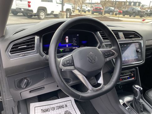 Used 2022 Volkswagen Tiguan SE image 17