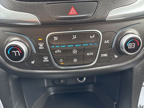 Used 2018 Chevrolet Equinox LT image 32