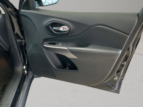 Used 2021 Jeep Cherokee Latitude Lux AWD/4WD image 24