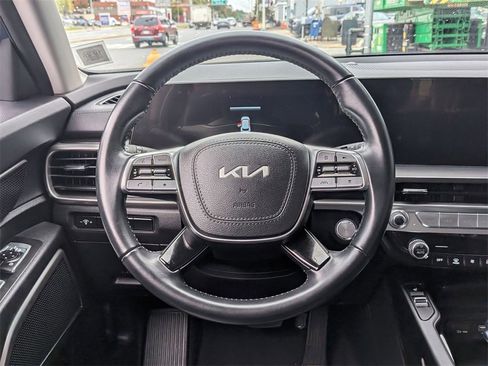 Certified 2024 Kia Telluride S w/ S Sunroof Package image 15
