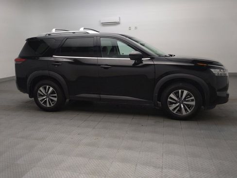 Used 2023 Nissan Pathfinder SL w/ Lighting Package (N92) FWD image 11