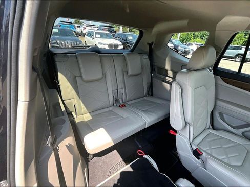Used 2024 Volkswagen Atlas SE AWD/4WD image 19