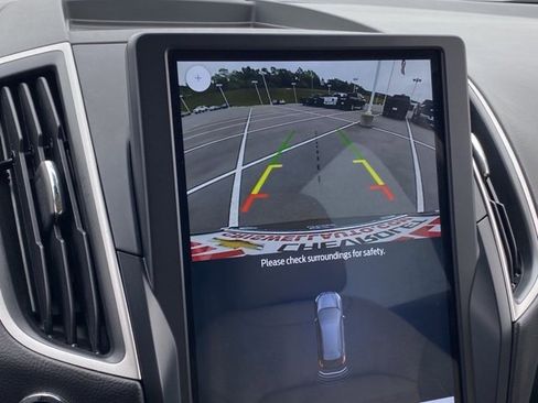 Used 2022 Ford Edge SEL image 17