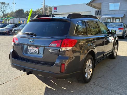 Used 2013 Subaru Outback 3.6R Limited w/ Moonroof Pkg AWD/4WD image 6