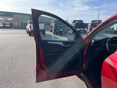 Used 2022 Ford Escape SE image 24