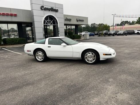Used 1996 Chevrolet Corvette Coupe RWD image 2
