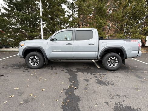 Used 2021 Toyota Tacoma TRD Off-Road w/ Technology Package image 7