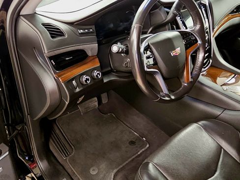 Used 2020 Cadillac Escalade ESV Premium Luxury image 45