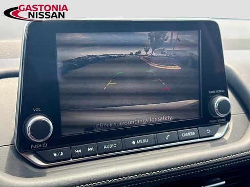 Used 2025 Nissan Rogue SV FWD image 17