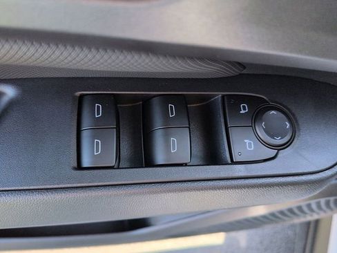 Used 2025 Chevrolet Equinox EV LT FWD image 16