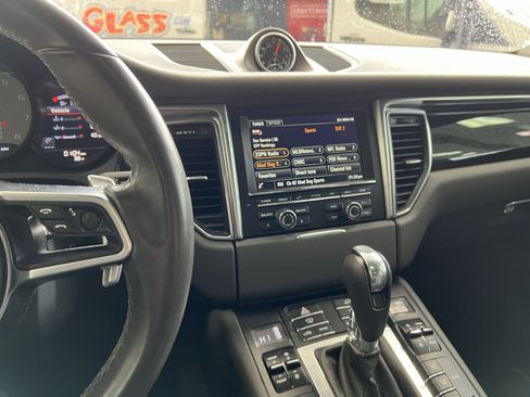Used 2016 Porsche Macan S image 18
