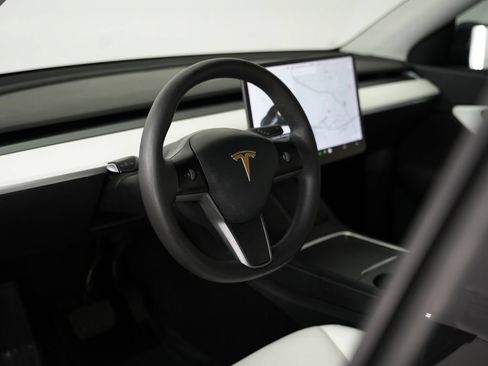 Used 2021 Tesla Model Y Long Range AWD/4WD image 6