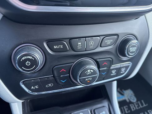 Used 2019 Jeep Cherokee Limited AWD/4WD image 51