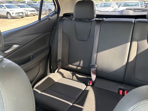 Used 2025 Buick Encore GX Preferred FWD image 38