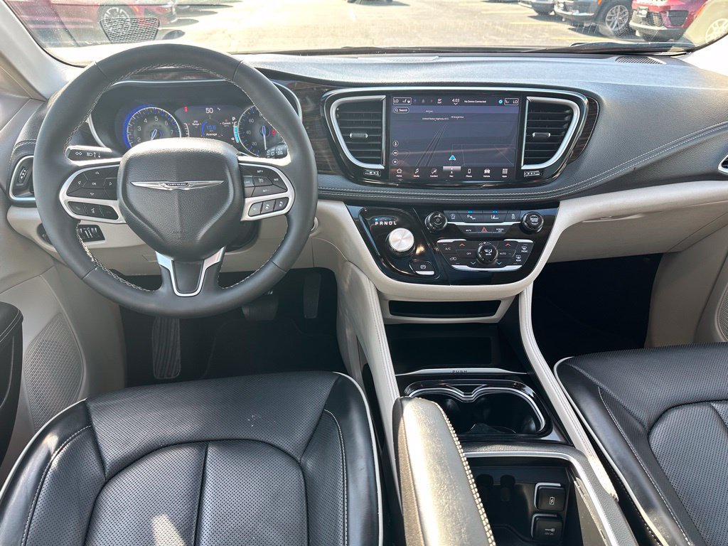 Used 2024 Chrysler Pacifica Limited FWD image 17