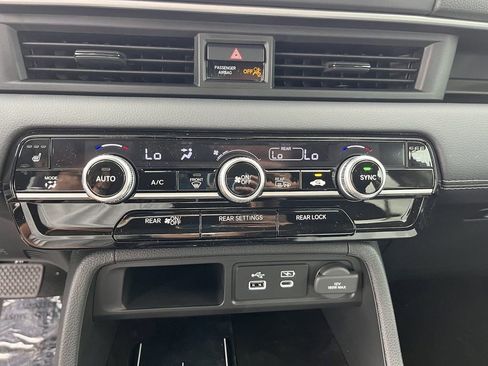 New 2025 Honda Pilot Touring image 16