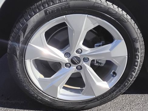 Certified 2025 Audi Q5 2.0T Premium Plus image 12