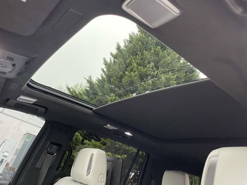 Certified 2025 Cadillac Escalade ESV Sport Platinum image 21