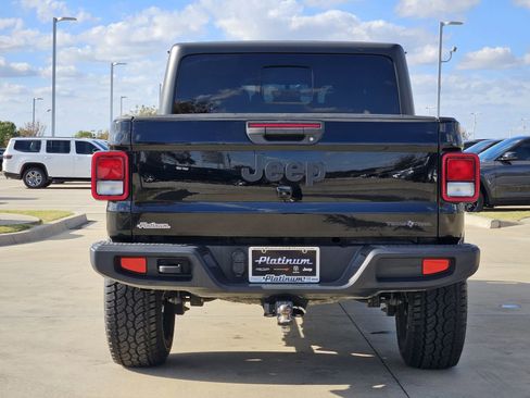 Used 2022 Jeep Gladiator Sport image 8