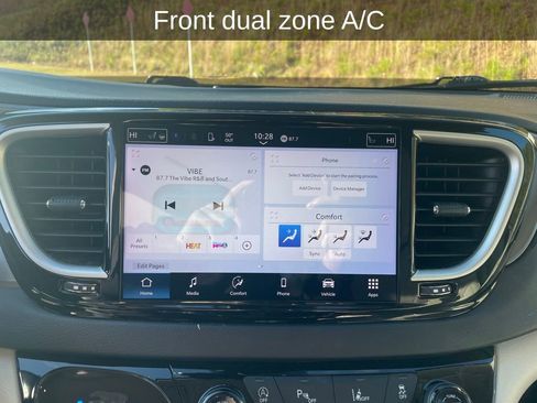 Used 2021 Chrysler Pacifica Touring-L image 22