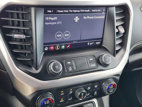 Used 2023 GMC Acadia SLE image 17