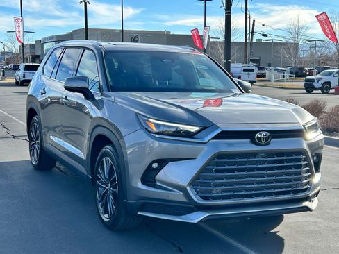 Used 2025 Toyota Grand Highlander Hybrid MAX Platinum image 7