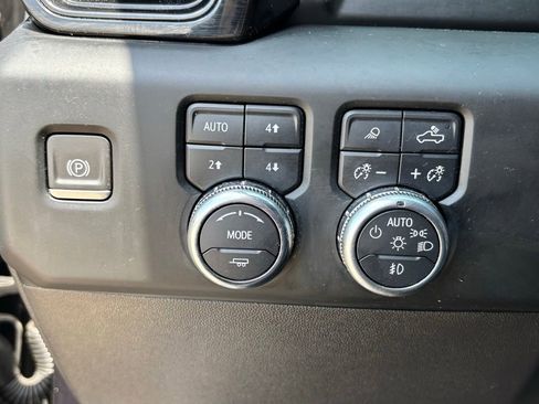 Used 2022 GMC Sierra 1500 AT4 w/ AT4 Preferred Package AWD/4WD image 24