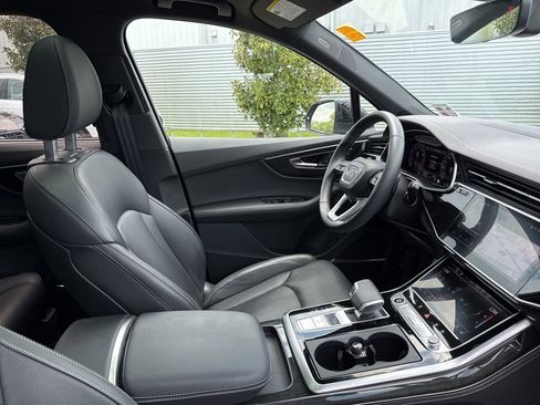 Used 2025 Audi Q7 3.0T Prestige w/ Prestige Package AWD/4WD image 15
