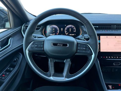 New 2026 Jeep Grand Cherokee Laredo image 12