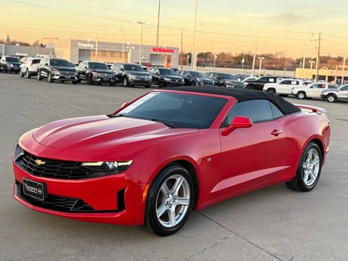 Used 2020 Chevrolet Camaro LT image 3
