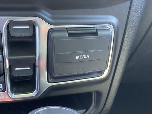 Certified 2022 Jeep Gladiator Sport image 32