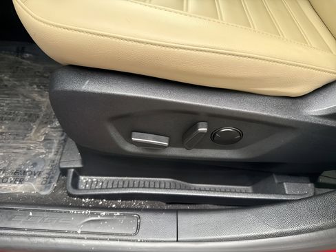 Used 2024 Ford Edge SEL w/ Convenience Package image 31