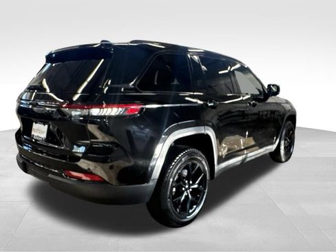 Used 2024 Jeep Grand Cherokee Altitude RWD image 26
