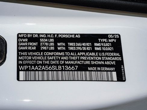 Certified 2025 Porsche Macan image 30