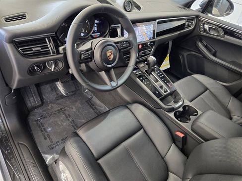 New 2025 Porsche Macan image 5