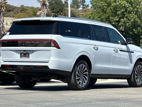 New 2026 Lincoln Navigator L Black Label AWD/4WD image 3