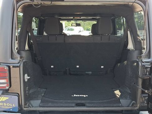 Used 2016 Jeep Wrangler Unlimited Sahara w/ Connectivity Group AWD/4WD image 31