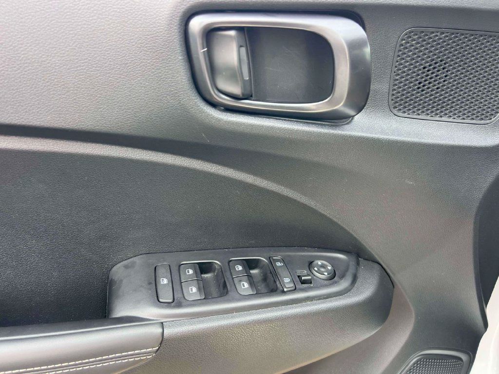 Certified 2026 Hyundai Venue SEL FWD image 15