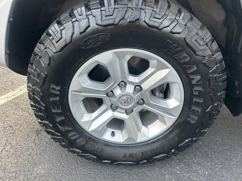 Certified 2023 Toyota 4Runner SR5 Premium w/ Moonroof Package AWD/4WD image 28