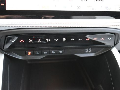 New 2026 Jeep Cherokee Overland w/ Advanced Pro Tech Group AWD/4WD image 30