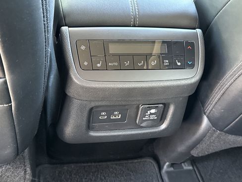 Used 2024 Nissan Pathfinder Platinum image 14