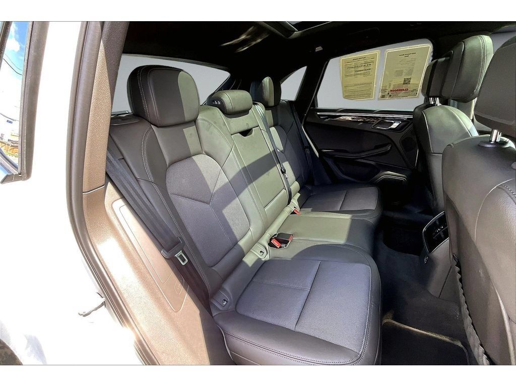 Used 2026 Porsche Macan AWD/4WD image 26