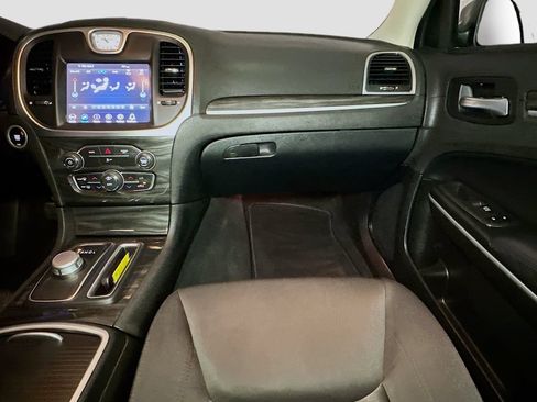 Used 2022 Chrysler 300 Touring w/ Sport Appearance Package AWD/4WD image 32