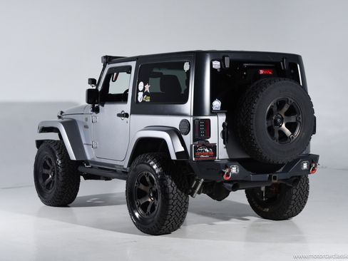 Used 2016 Jeep Wrangler Sahara AWD/4WD image 4