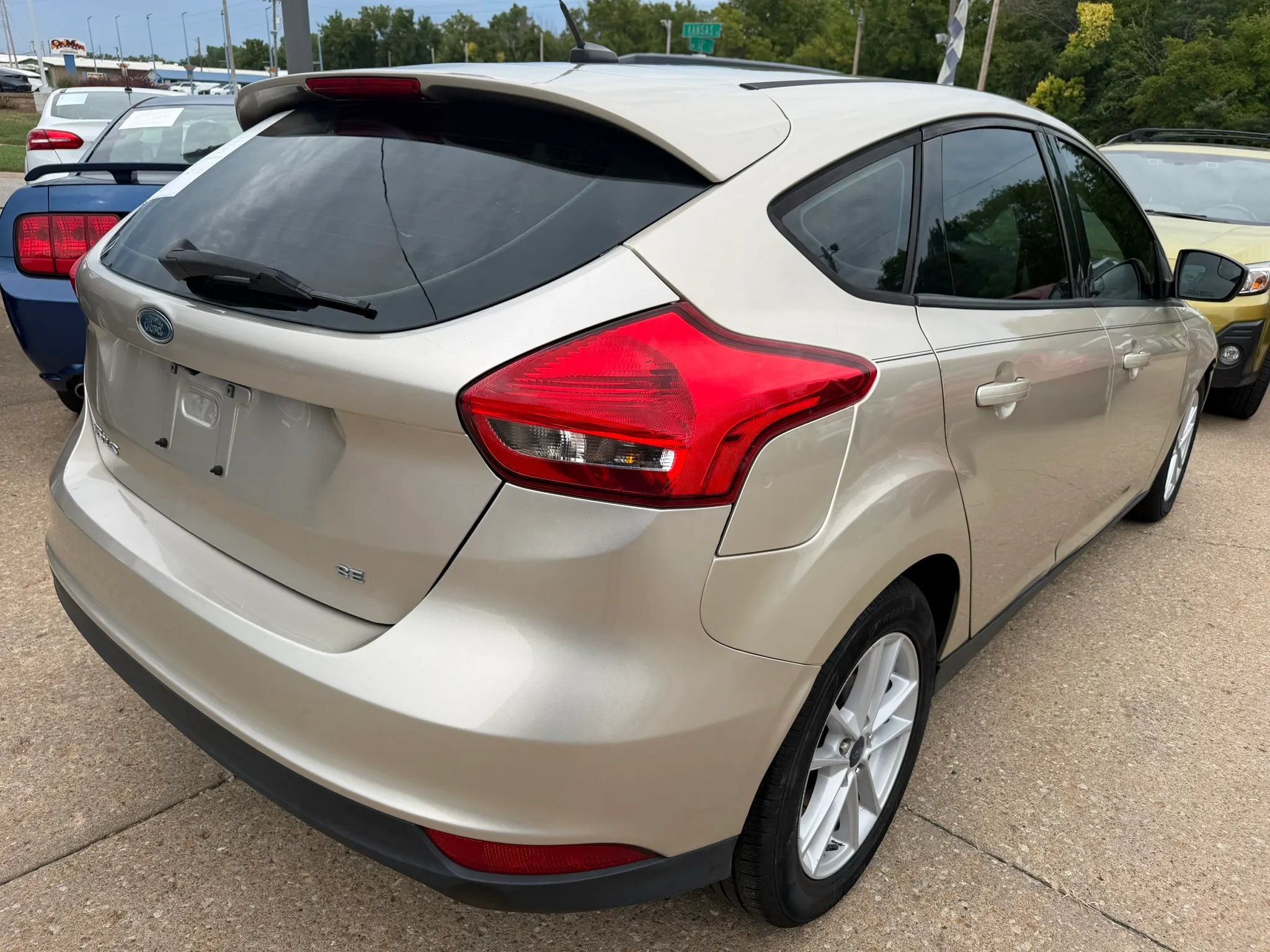 Used 2017 Ford Focus SE FWD image 4
